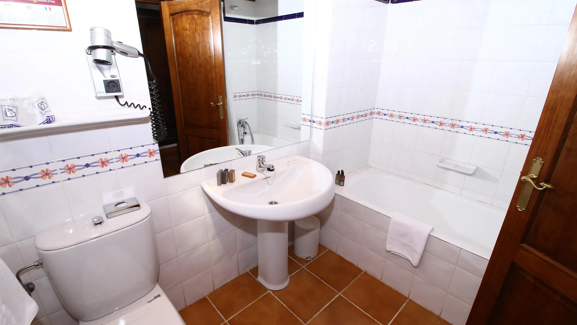 Snoe Apartamentos Mont Romies Unhola Salardú 2*,  Španělsko